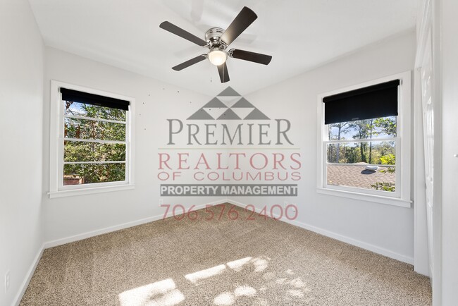 Building Photo - 386 Victoria Dr