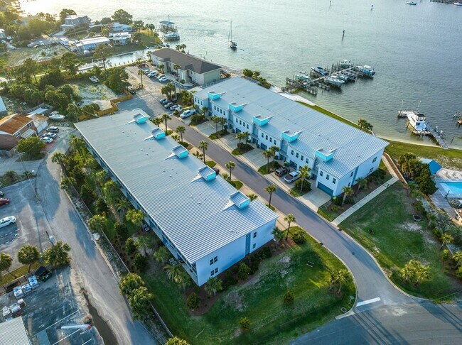 Building Photo - Luxury 3 Bedroom Townhouse on Okaloosa Island!