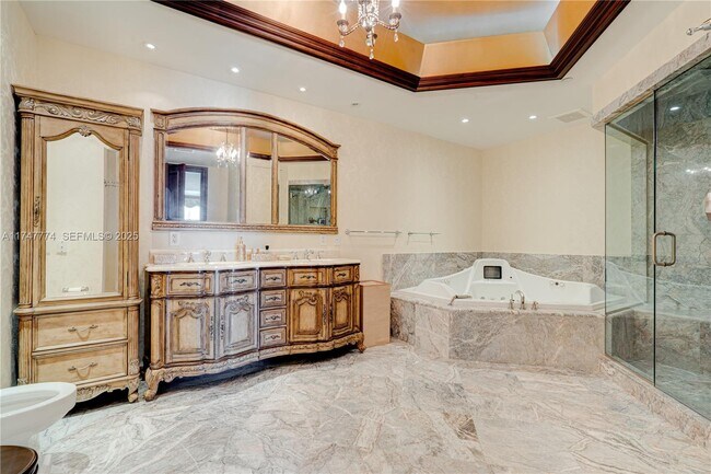 Building Photo - 16047 Collins Ave