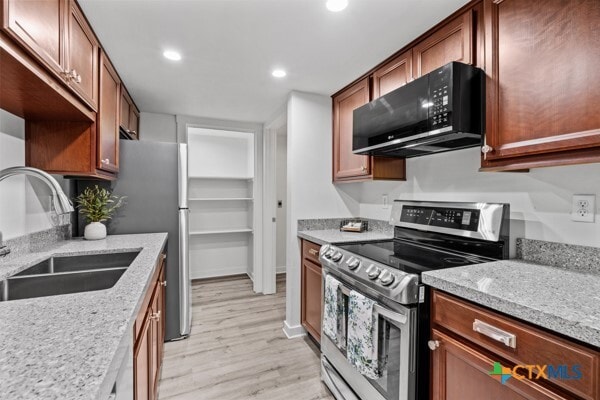 Building Photo - 8406 Lyndon Ln