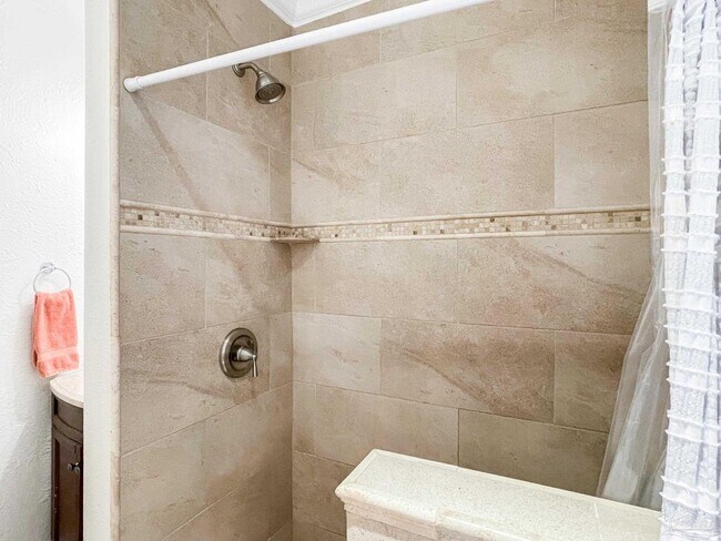 Building Photo - 1618 W Garden St