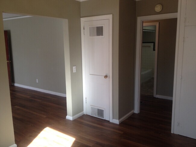 Building Photo - **AVAILABLE NOW**Nice 3 Bedroom / 1 Bathroom Home for Rent in Columbus, GA***