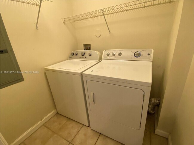 Building Photo - 9825 Baywinds Blvd
