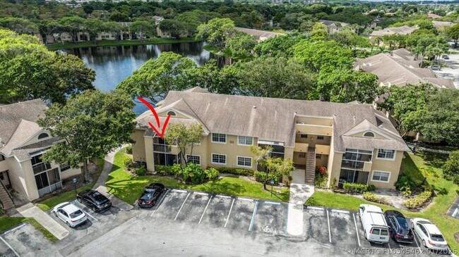Building Photo - 660 Cypress Club Way