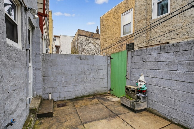 Building Photo - 419 McClellan St