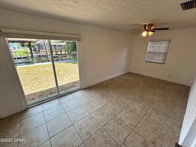 Building Photo - 205 Sunset Ln