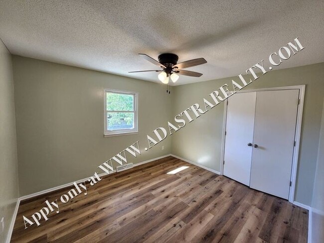 Building Photo - Nice Updated 2 Bed 1.5 Bath Duplex in Base...