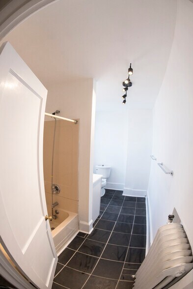 Building Photo - 335 W Miner St