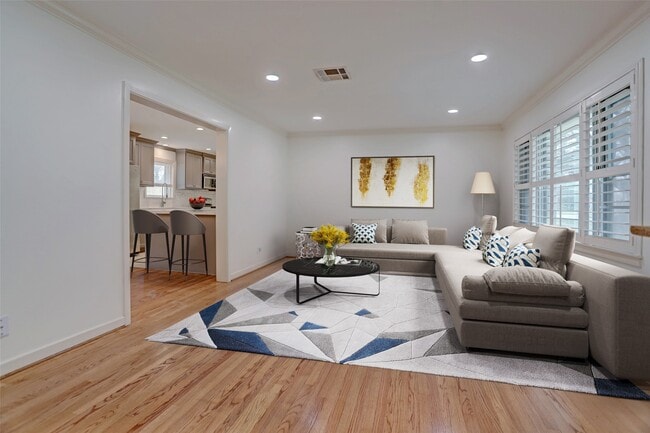 Building Photo - 9917 Cedardale Dr