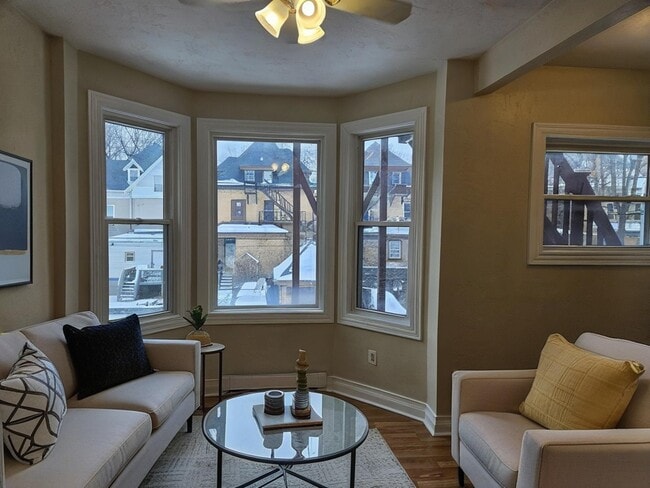 Building Photo - 246 S St Clair St