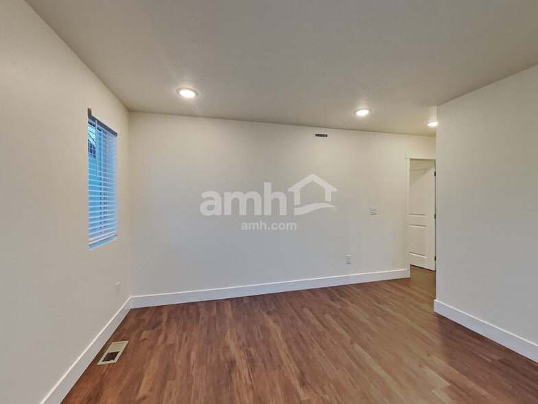 Building Photo - 11502 W Mesquite St