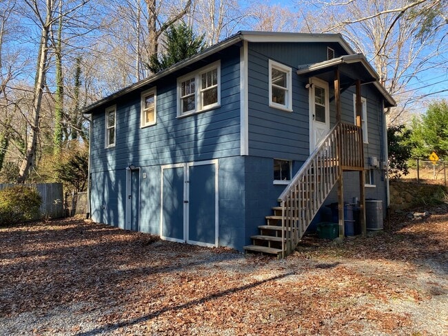 Building Photo - Black Mountain - Tidy 2/1 Near Lake Tomahawk!