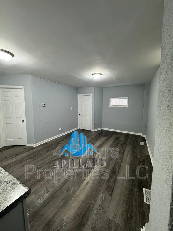 Building Photo - 3904 Deodar St