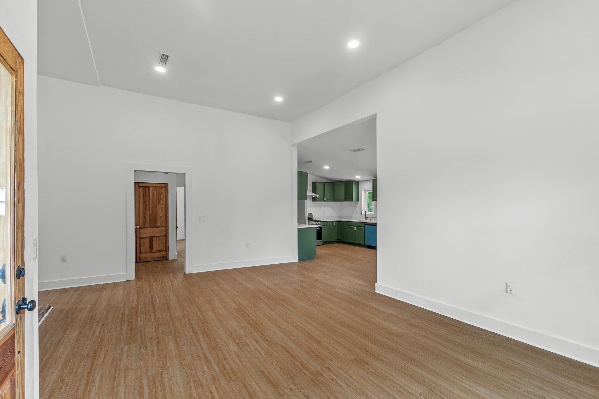 Building Photo - 142 S Broad St