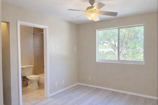 Building Photo - 420 SE 18th Ct