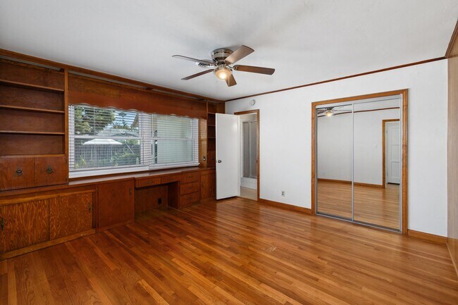 Building Photo - Lovely College Area Home