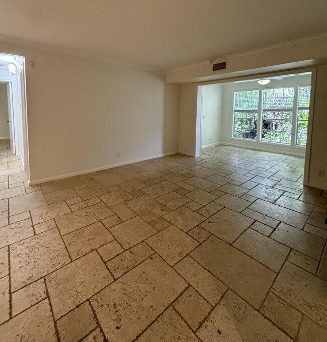 Building Photo - 5063 Heatherhill Ln