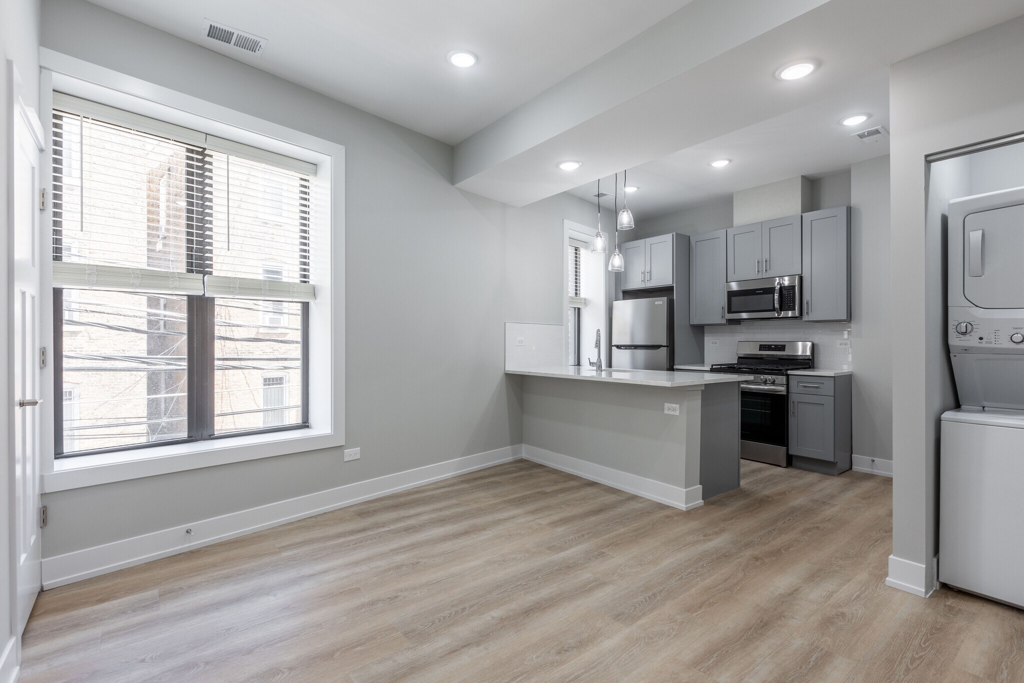 Building Photo - 437 W Belden Ave