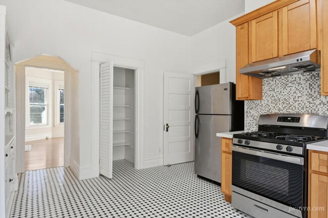 Building Photo - 778 Cole St