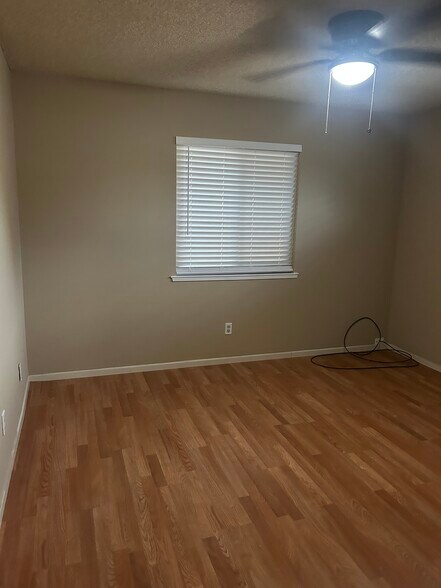 Building Photo - 4439 Myrtle Ave