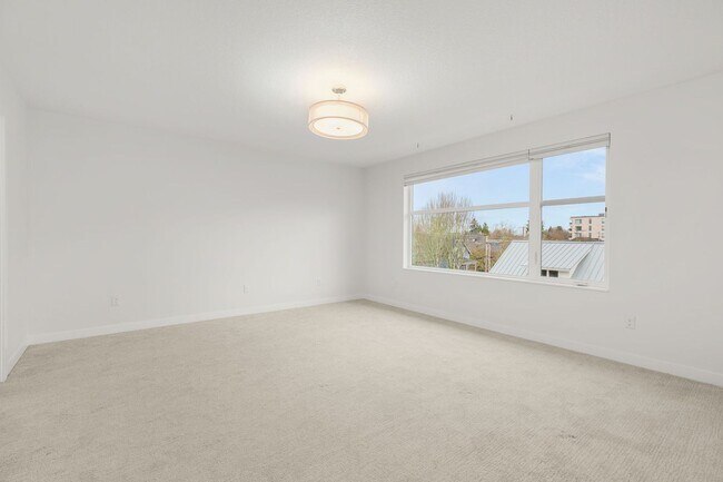 Building Photo - Stunning, Modern 4 bed home with attached ADU in King Neighborhood - AVAILABLE NOW!!