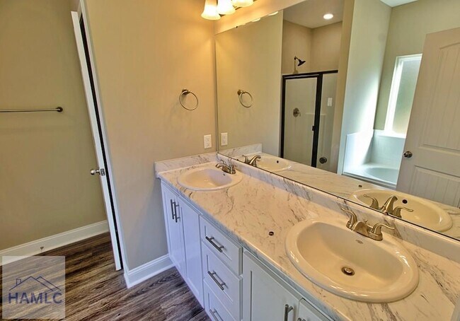 Building Photo - 455 Bluff Rd