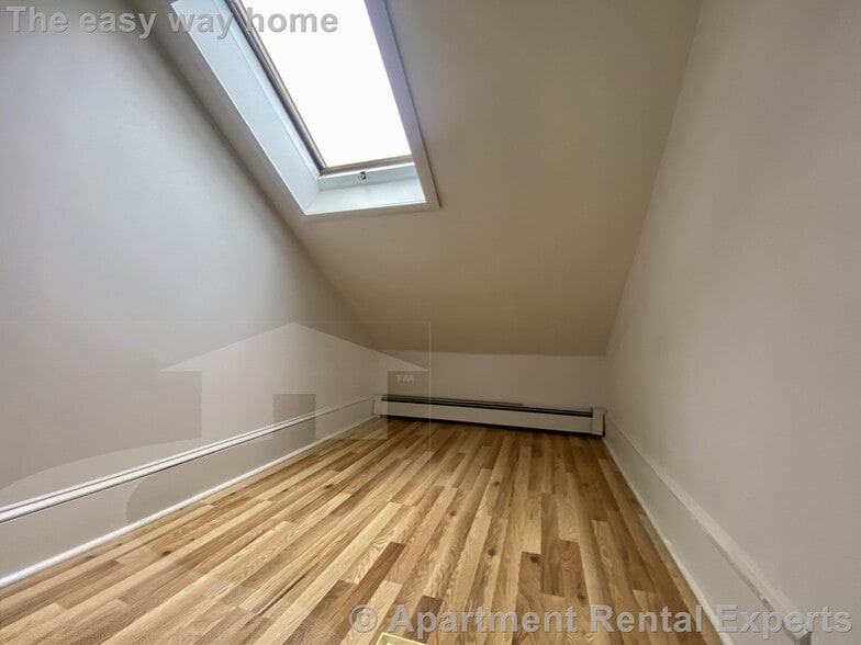 Building Photo - 66 Elm St