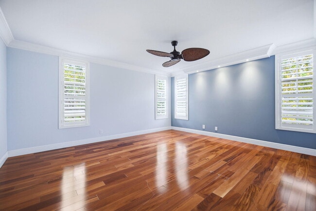 Building Photo - 2901 S Palm Aire Dr