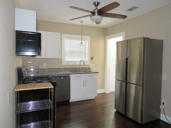 Building Photo - 12 Greenwood St