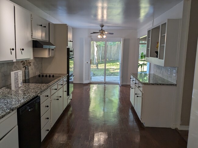 Building Photo - 10501 S Quebec Ave