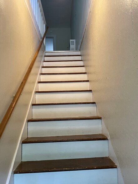 Building Photo - 237 M Aly