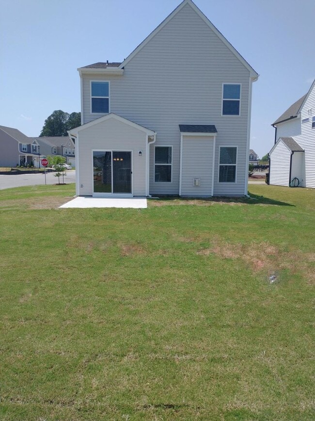 Building Photo - Coming Soon - Beautiful Home in Benson!