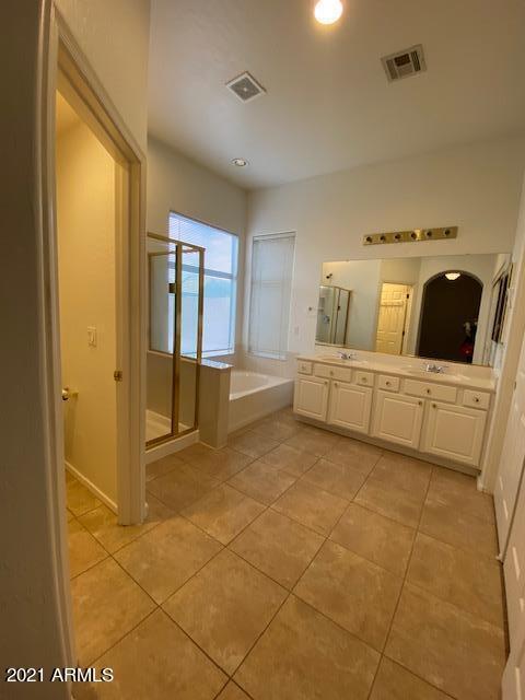 Building Photo - 5442 W Fairview St