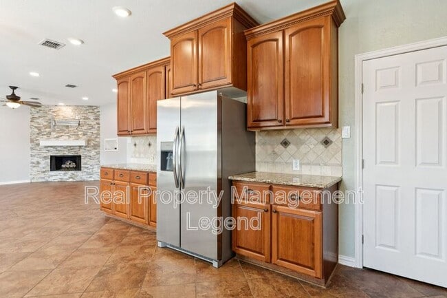 Building Photo - 1805 Sumac Dr