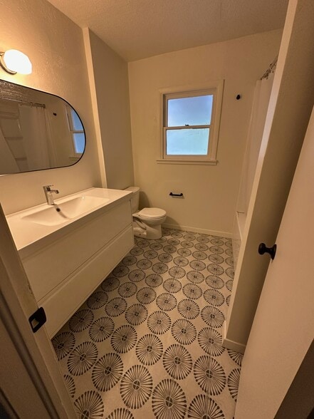 Bathroom 1 - 1213 Lindsey Street