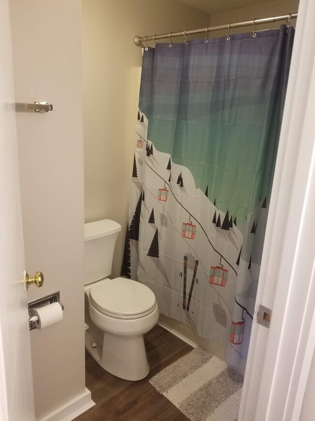 Building Photo - $1,800 - 2 Bed, 2 Bath Furnished SUMMER 6 month seasonal available 4/15