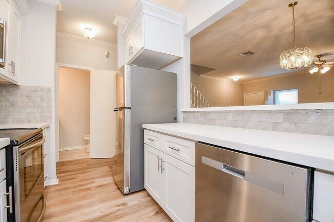 Building Photo - 8085 El Mundo St