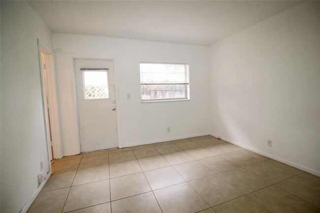 Building Photo - 4649 Bougainvilla Dr