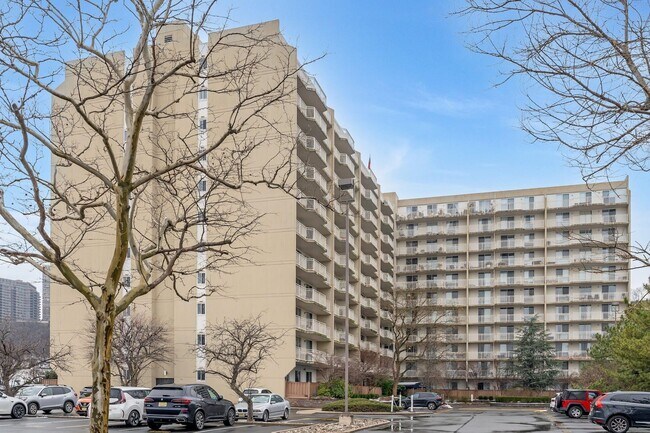 Building Photo - 1055 River Rd