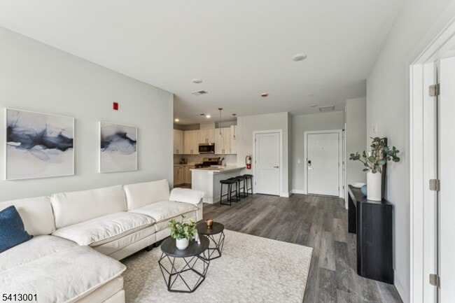 Building Photo - 140 W Webster Ave