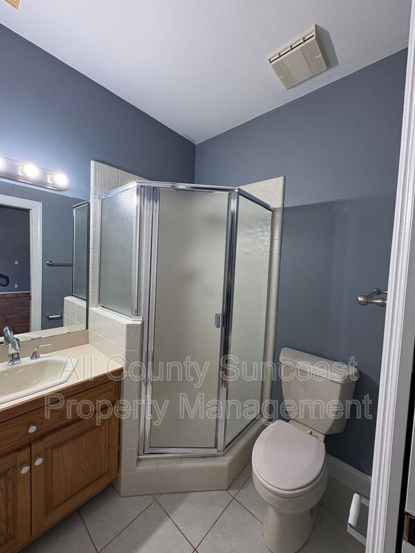 Building Photo - 2600 Lucerne Dr