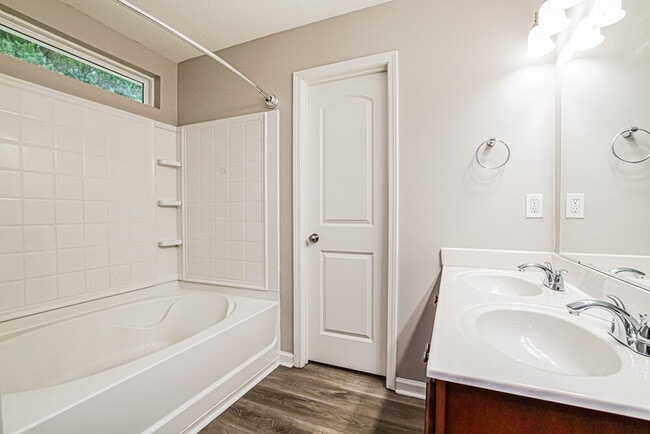 Building Photo - 442 Randolph Dr