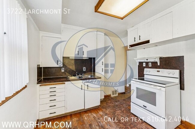 Building Photo - 3722 Larchmont St