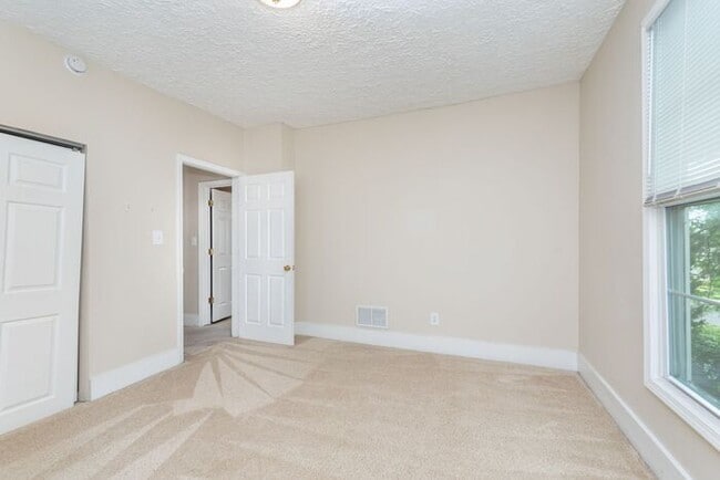 Building Photo - Beautiful Home near Downtown Noblesville
