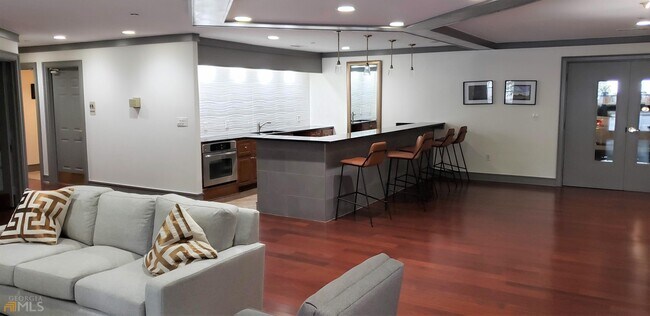 Building Photo - 1101 Juniper St NE