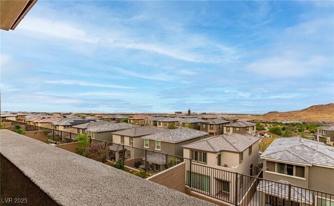 Building Photo - 12556 Skylight View St