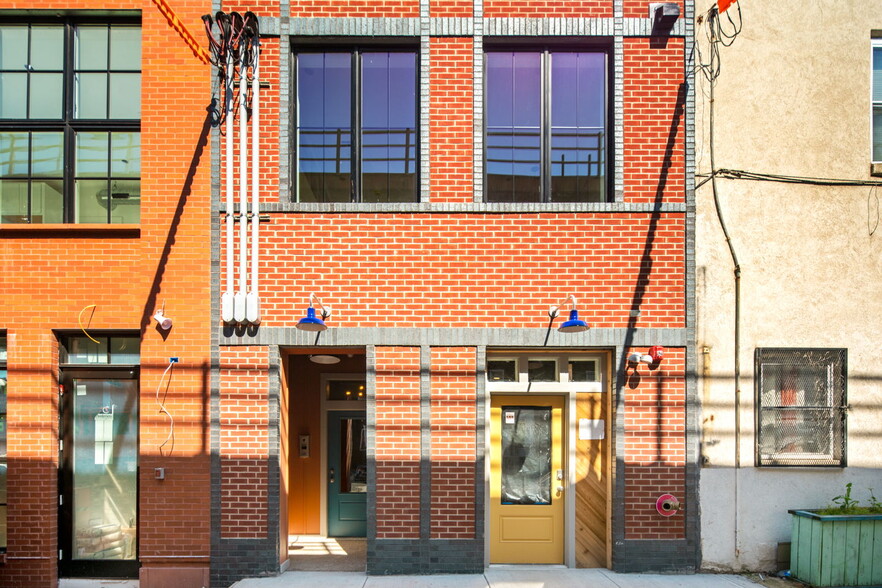 Building Photo - 2011 N Front St