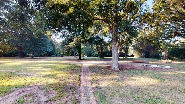 Building Photo - 2 acres in Millbrook w/ large screened in ...