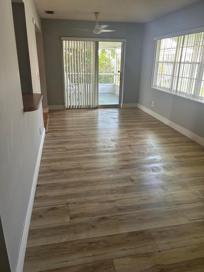 Building Photo - 1310 SW 18th Ct