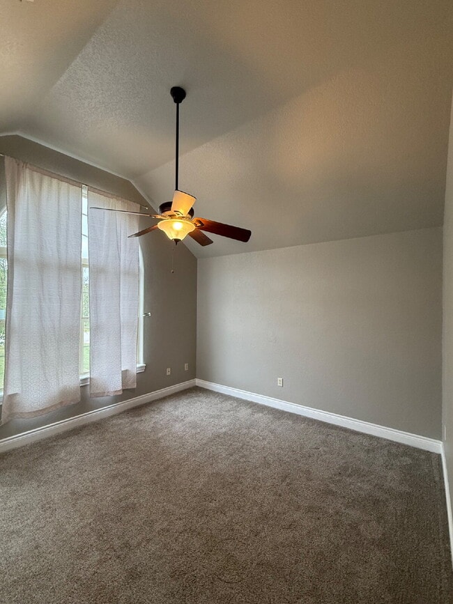 Building Photo - Great Outdoor Living Space / 4BR with 3 Ca...